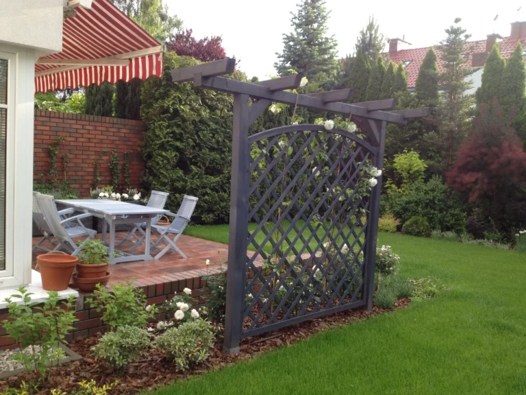 Ogród w Konstancinie (Konstancin-Jeziorna)